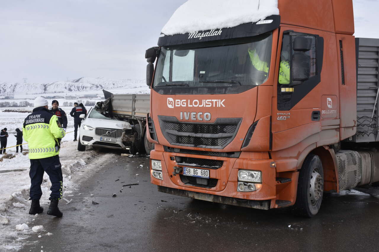 OSB yolunda TIR’a çarpan otomobilden büyük acı çıktı! İş adamı Ahmet Yasak öldü 9